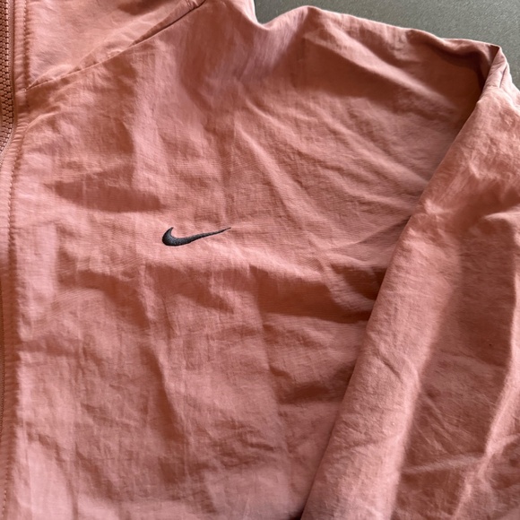 Mauve Nike Women's Rainjacket/Windbreaker - Picture 5 of 5